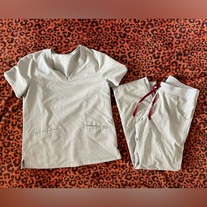 Light grey FIGS scrub set. Casma top + Kade bottoms. Mediums.